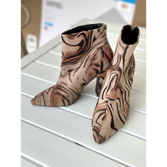 ZAMORA Zebra Print Heeled Booties – Size 7.5 – Pointed Toe Ankle Boots - Picture 5 of 8